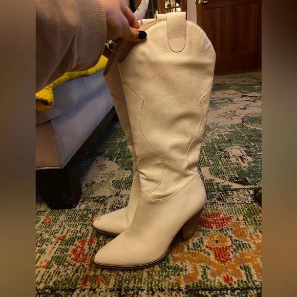 White cowboy boots - Picture 1 of 3